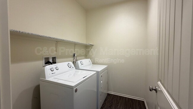 Building Photo - 2158 Albatross Way