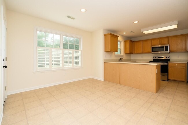 Building Photo - 901 Norman Dr