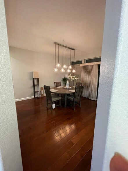 Building Photo - 522 Porpoise Bay Ter