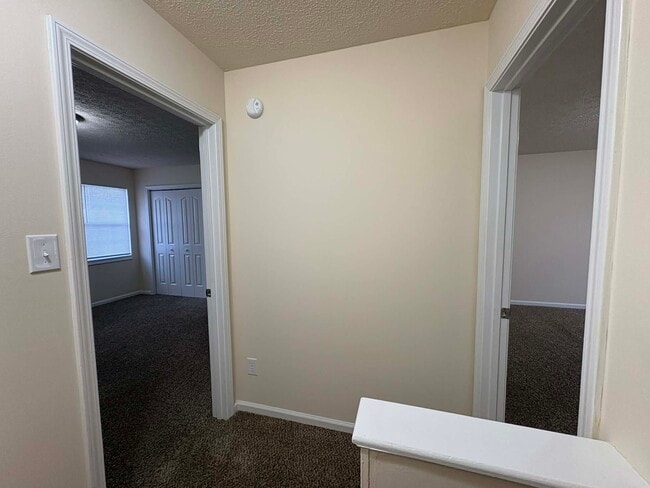 Building Photo - 594 Lost Cir