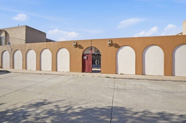 Building Photo - 500 NE 15th St