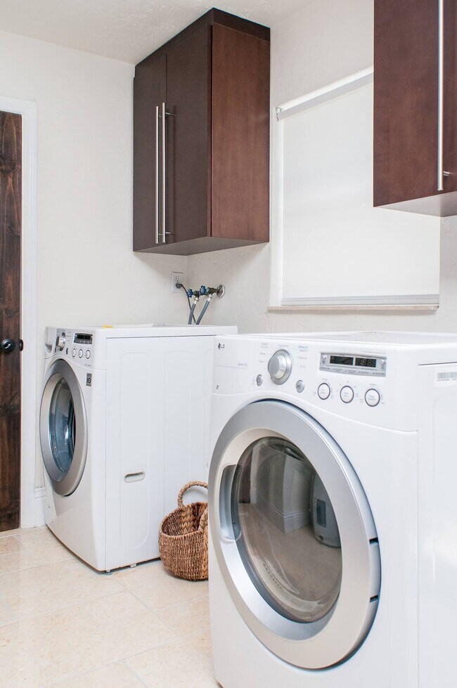 Building Photo - 6411 SW 185th Way