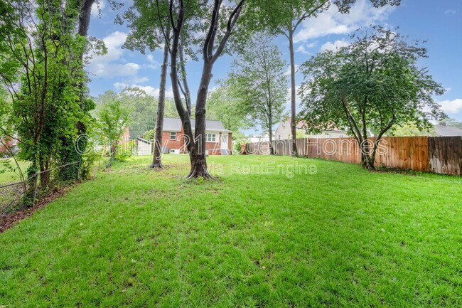 Building Photo - 2508 Larry Ave