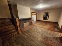 Building Photo - 4 Bedroom (+ office/den!), 2 Bathroom home...