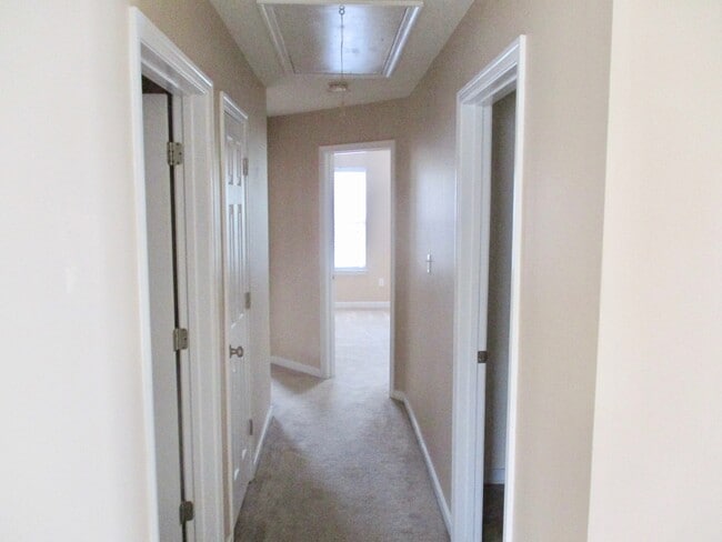 Building Photo - Three bedroom, 2 1/2 bath, 1776 sq. ft.tow...