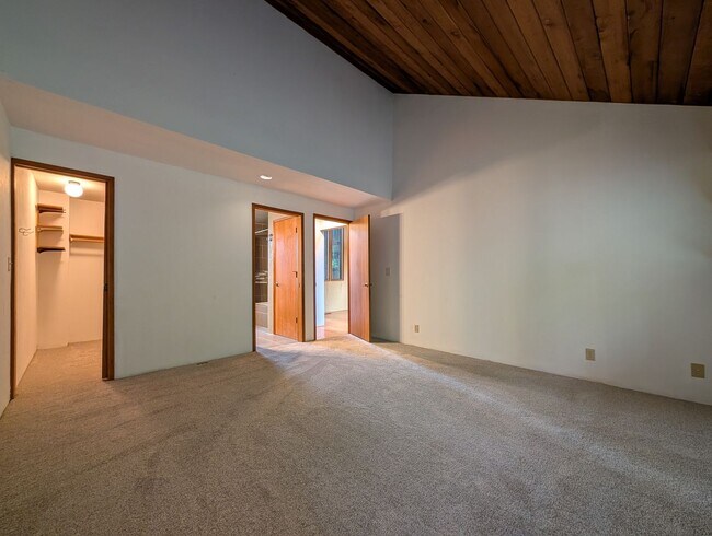Building Photo - Fantastic 4 Bedroom, 2 Bath Home In The Th...