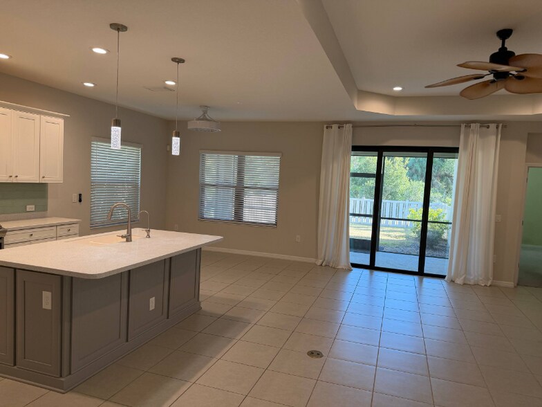 Building Photo - 276 Carlino Dr