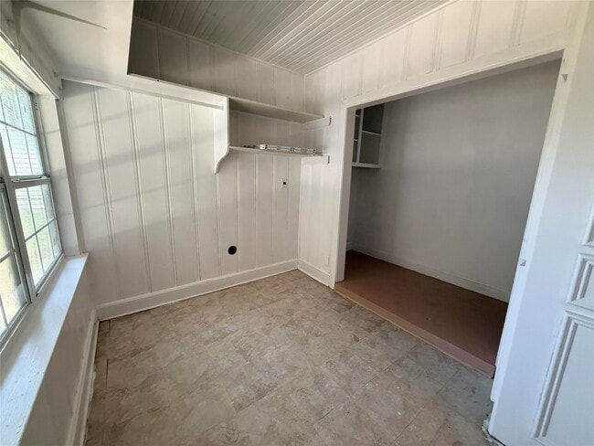 Building Photo - 5424 Nightingale Dr