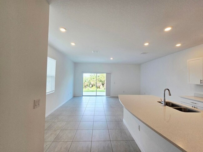 Building Photo - Annual End-Unit Townhome with 3 Bedrooms in Edgestone at Artisan Lakes