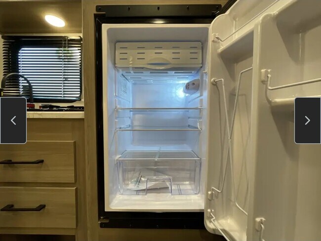 Building Photo - 532 Camino de Amor