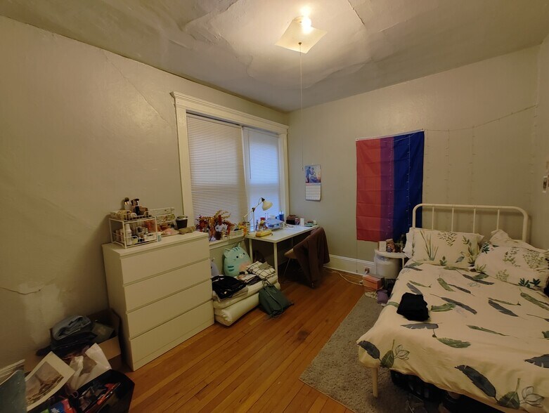 Building Photo - 463 Park Dr