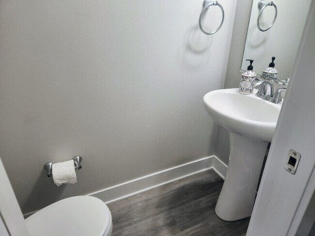 Building Photo - 2728 Yordi Dr