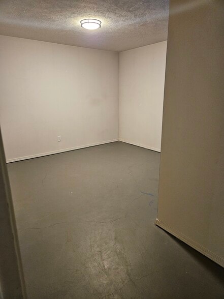 Building Photo - 9611 N Normandie Ln