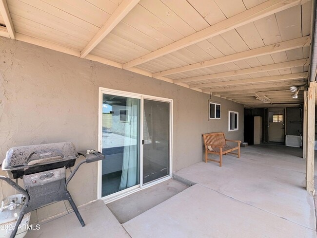 Building Photo - 2443 E Earll Dr