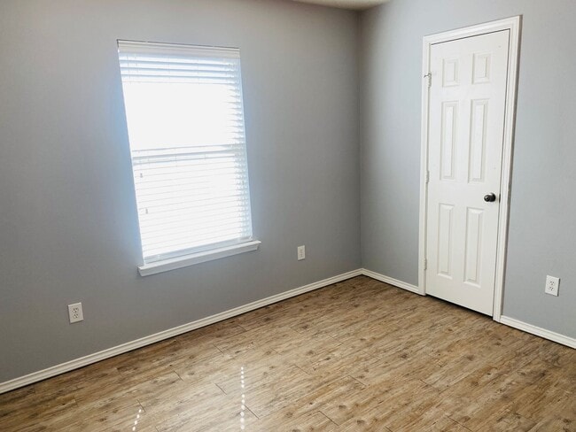 Building Photo - 3 bed 2 bath Frenship ISD