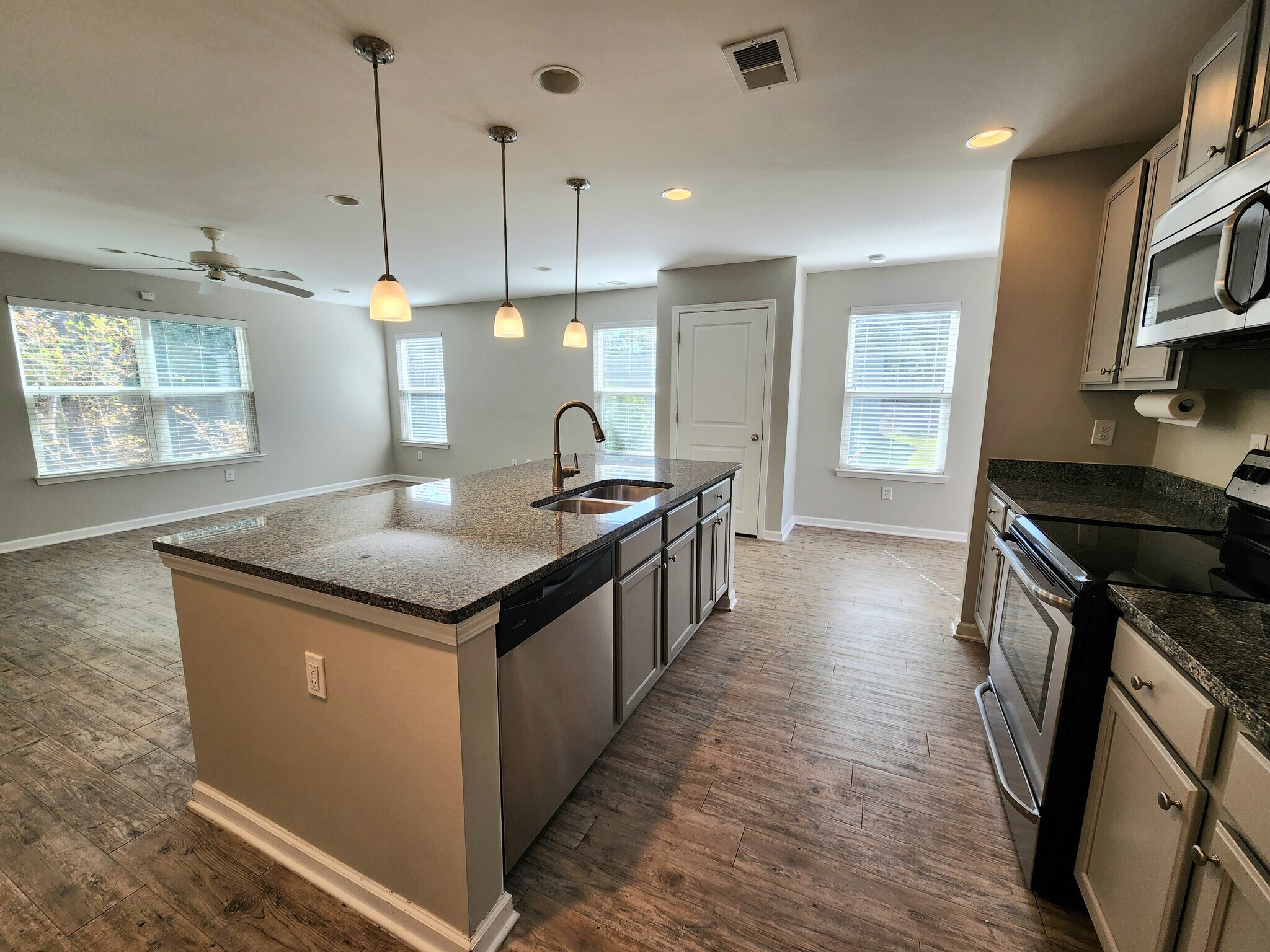 Building Photo - 404 Cypress Knees Ln