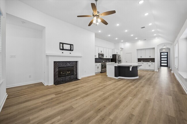 Building Photo - 15823 Bird of Paradise Dr