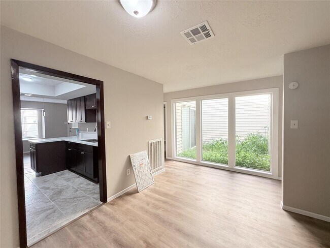 Building Photo - 6624 Westwick Dr