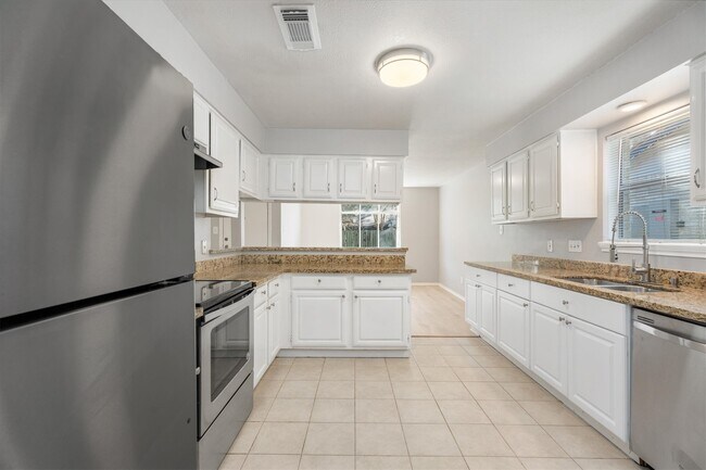 Building Photo - 3738 Clear Falls Dr