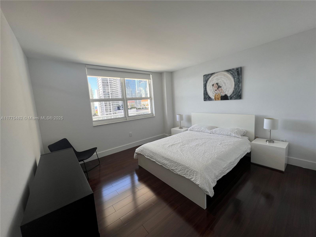 Building Photo - 1155 Brickell Bay Dr