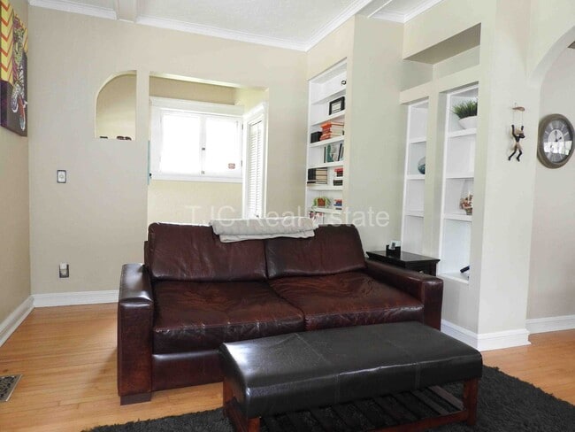 Building Photo - 2322 Cherry St