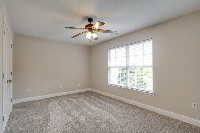 Building Photo - 3BR 2BA
