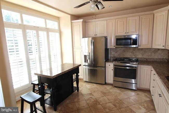 Building Photo - 10502 James Wren Way