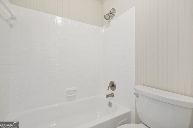 Building Photo - 23203 Plantation Dr NE