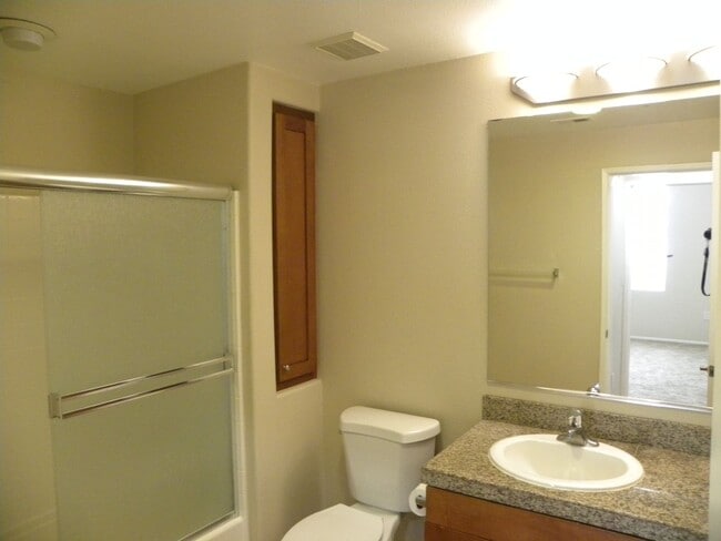 Building Photo - Watermarke Condo 1bed 1 bath