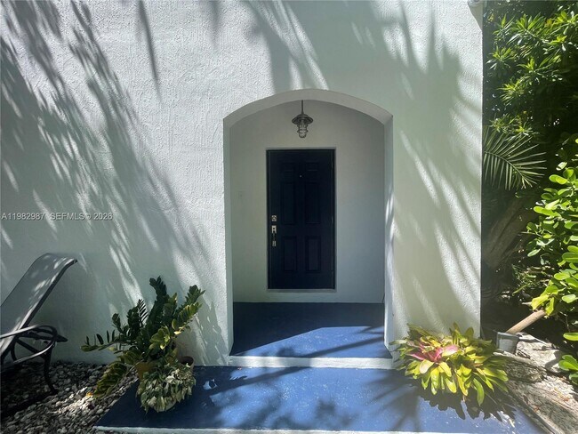 Building Photo - 3421 SW 25th St