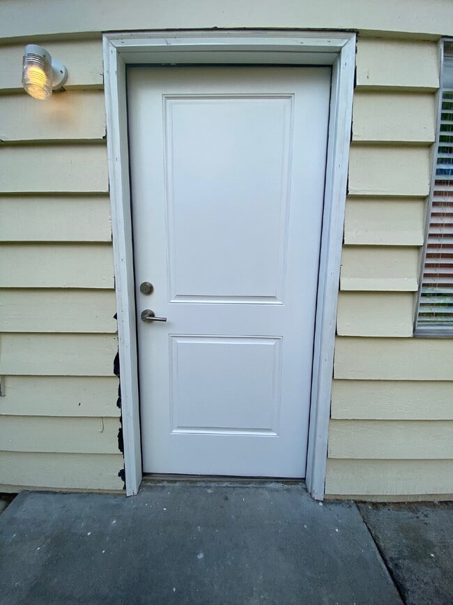 Building Photo - 7132 47th Ave SW