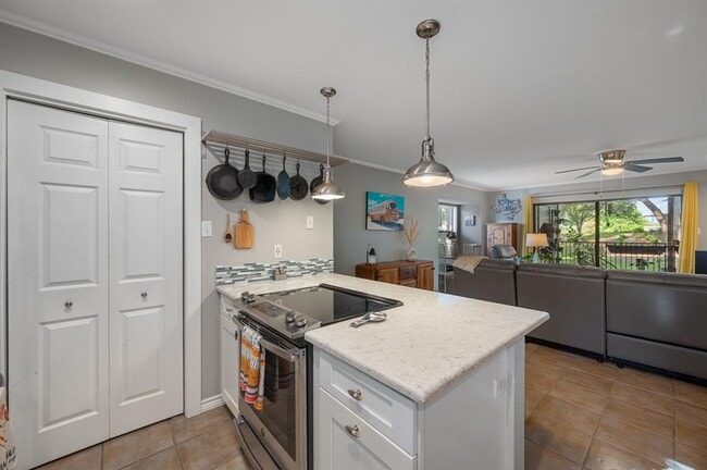 Building Photo - 1135 Barton Hills Dr