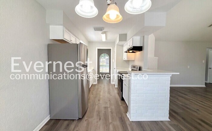 Building Photo - 6654 Laughlin Dr