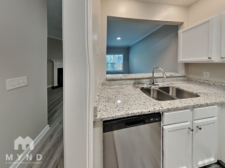 Building Photo - 857 Glynn Oaks Dr