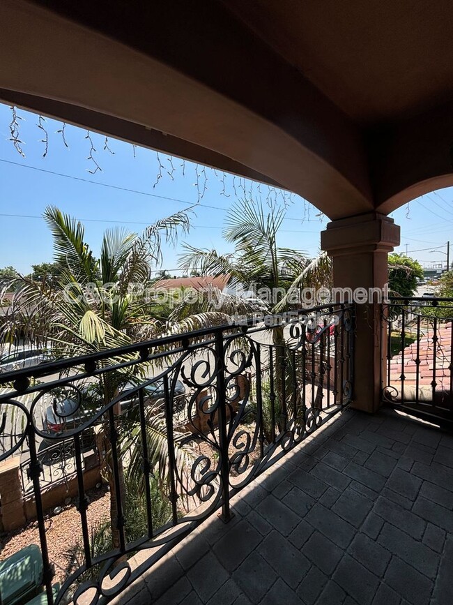 Building Photo - 1445 S Sunol Dr