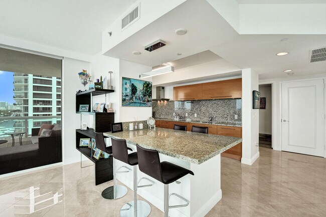 Building Photo - 101 S Fort Lauderdale Beach Blvd
