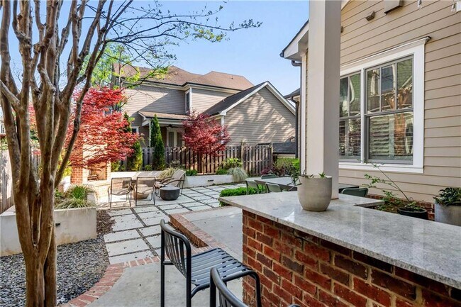 Building Photo - 582 St Charles Ave NE