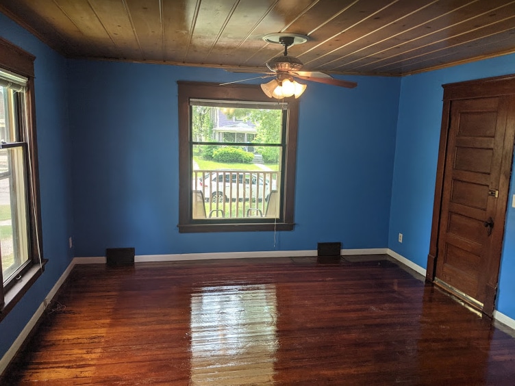 Living Room - 732 W Shiawassee St