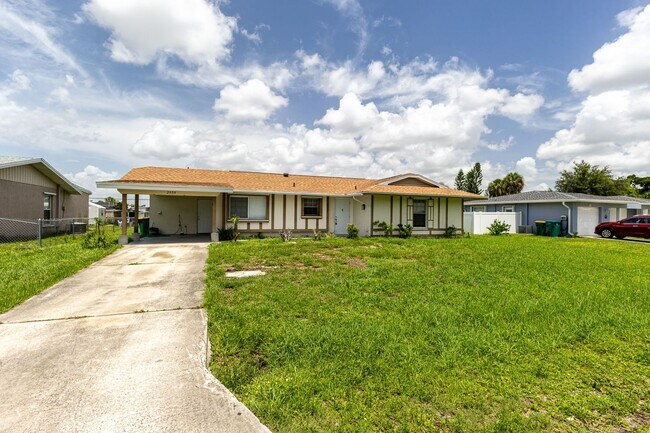 Primary Photo - 2535 Ivanhoe St