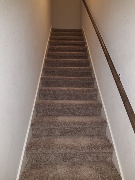 Building Photo - 7930 Oak Mdws Bnd