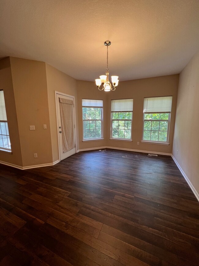 Building Photo - 1814 Villa Dr