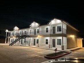 Building Photo - Kings Landing Apartments