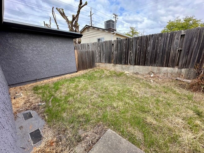 Building Photo - 1397 E Cypress Ave