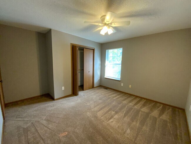 Building Photo - 3566-3568 Prescott Dr