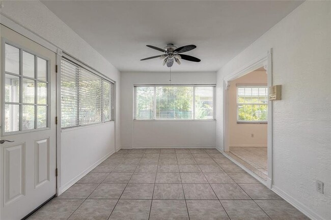 Building Photo - 1694 Town Park Dr