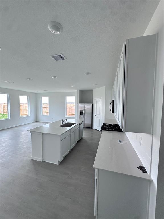 Building Photo - 810 Heaven Dr