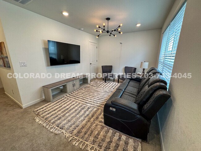 Building Photo - Luxurious fully-furnished home in Dove Vil...