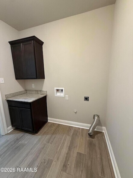 Building Photo - 404 Sparrowhawk St