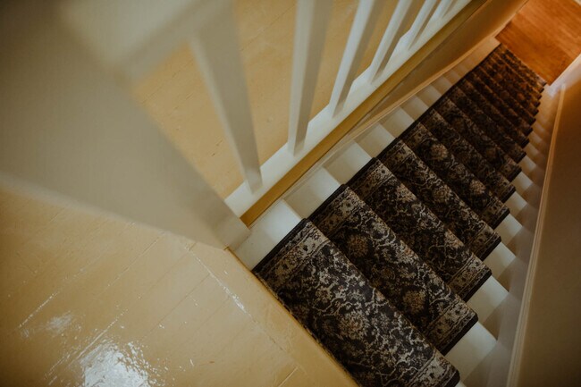 Building Photo - 108 W 6th St