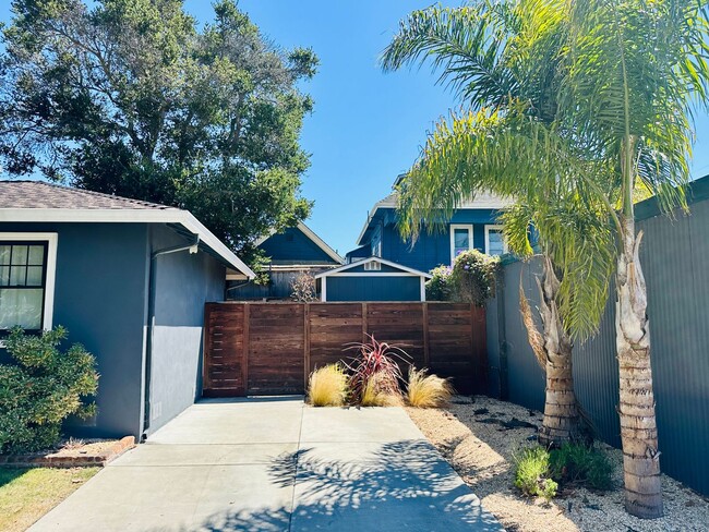 Building Photo - Beautiful Remodeled 2bd Home w/Laundry, Pr...